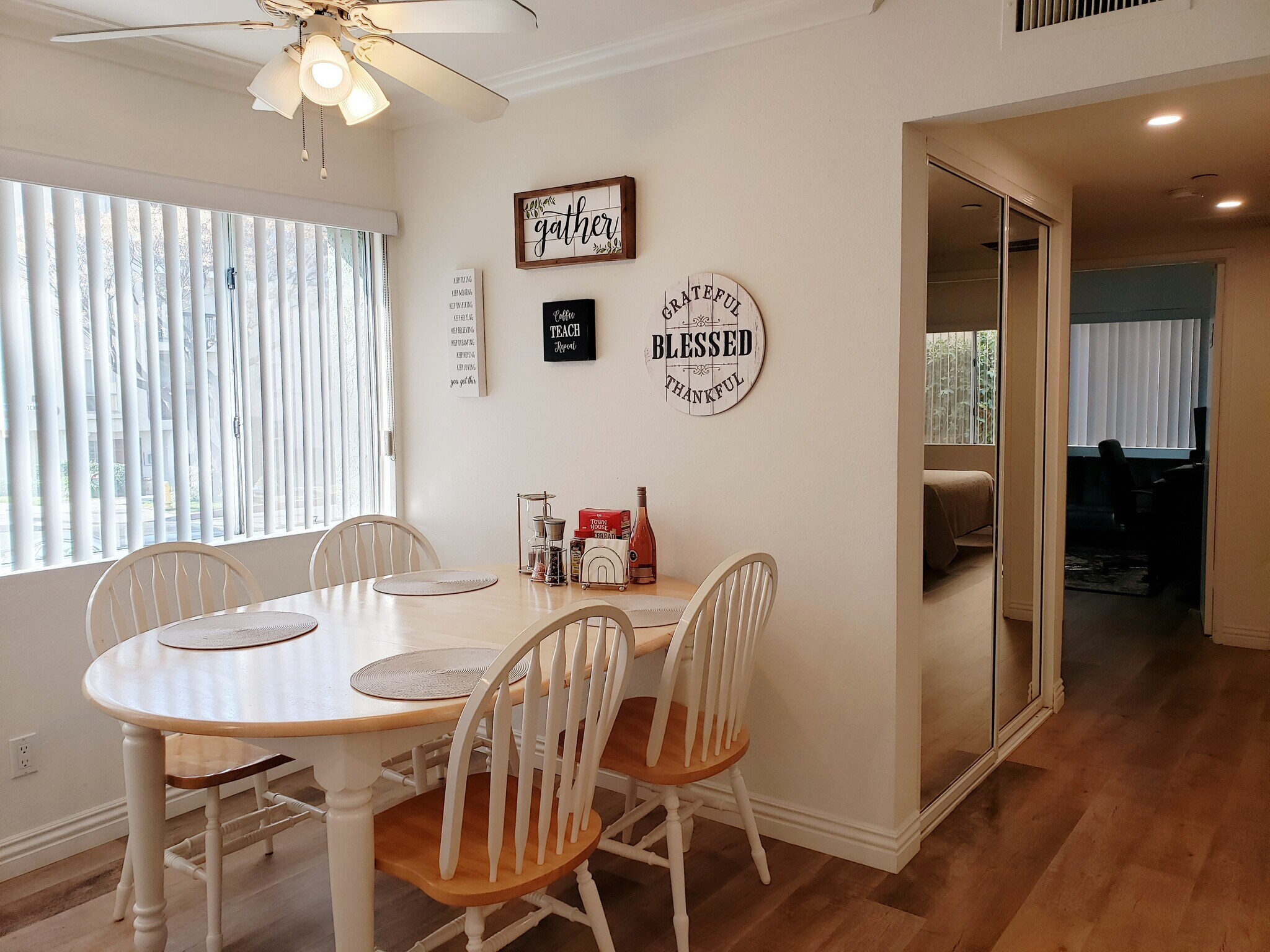 Building Photo - 557 W Stocker St