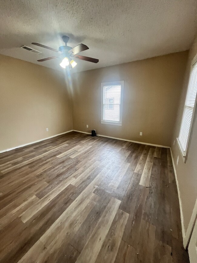 Building Photo - 119 S 5th St