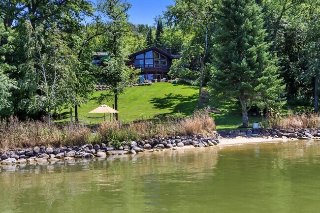 Building Photo - Whitewater Lakefront Furnished Lodge Available for Monthly & Mid-Term Rentals