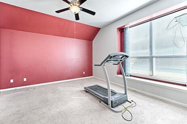 Building Photo - 105 Galloping Trl