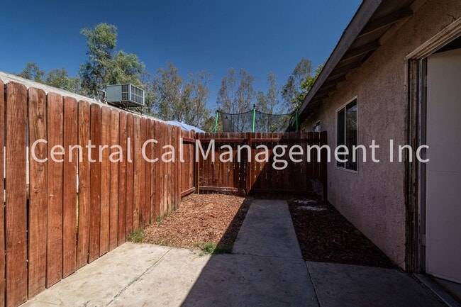 Building Photo - 1313 E Planz Rd