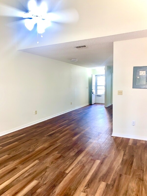 Building Photo - 4285 Melissa Ct W