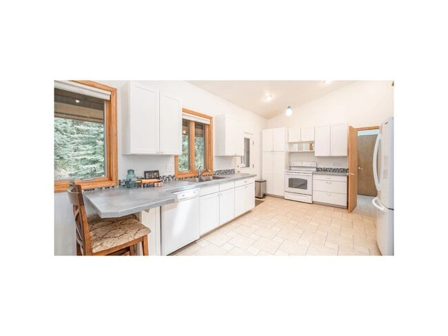 Building Photo - 005