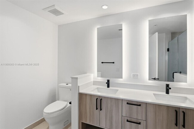 Building Photo - 3900 Alton Rd