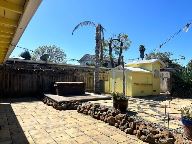 Building Photo - 721 37th Ave