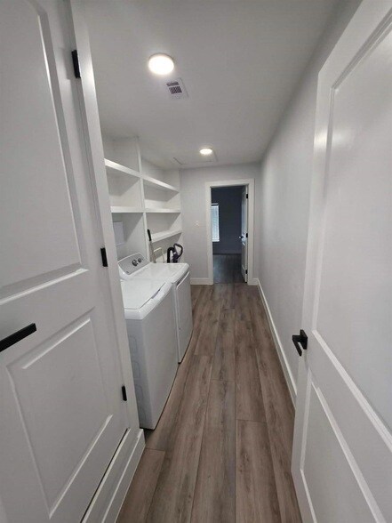Building Photo - 845 Topaz Ln