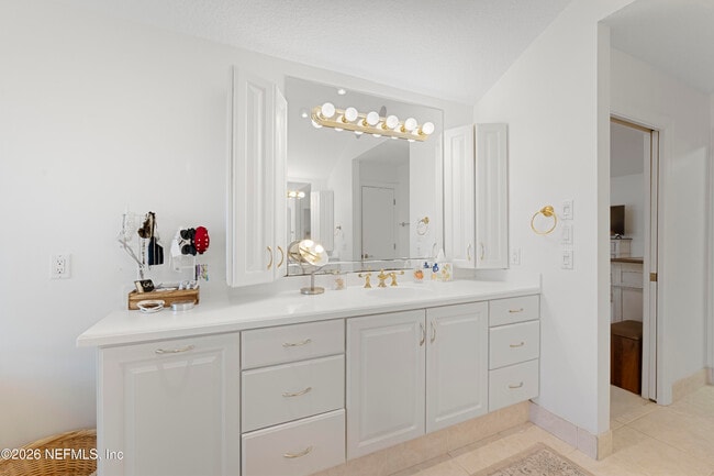 Building Photo - 48 Village Walk Dr