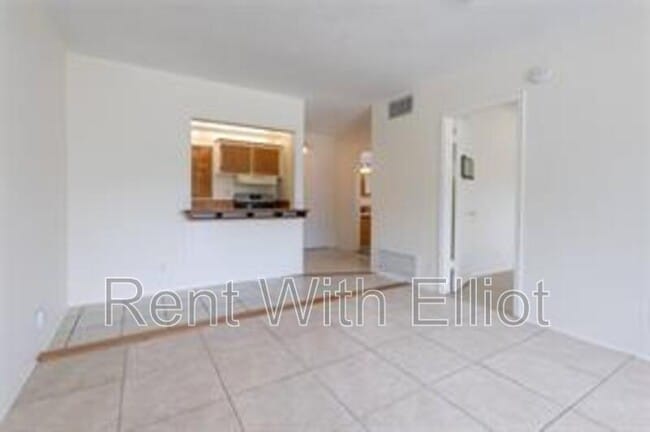 Building Photo - 1001 SE 16th St