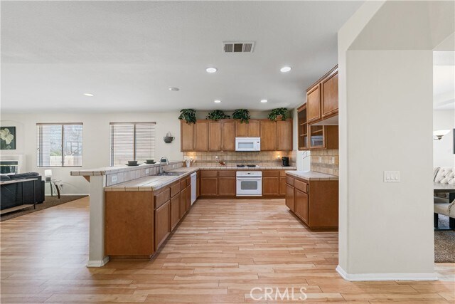 Building Photo - 39951 Capland Dr