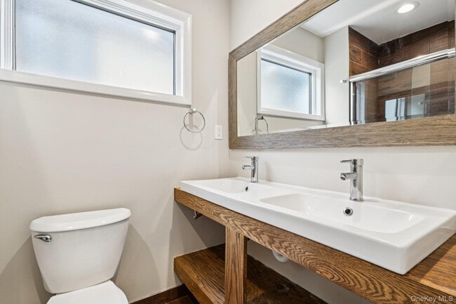 Building Photo - 60 Marwood Rd N