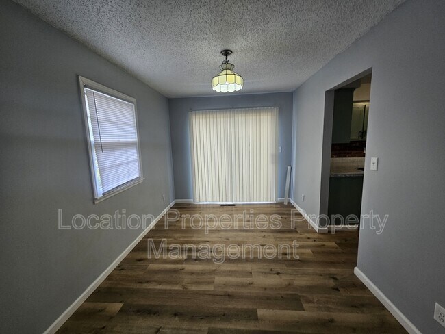 Building Photo - 3212 W 9th St