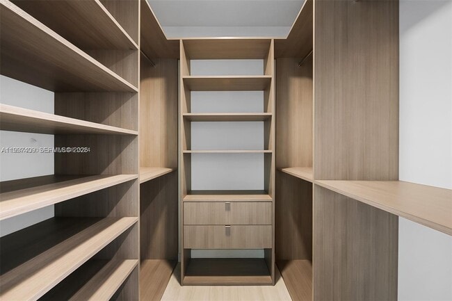 Building Photo - 851 NE 1st Ave