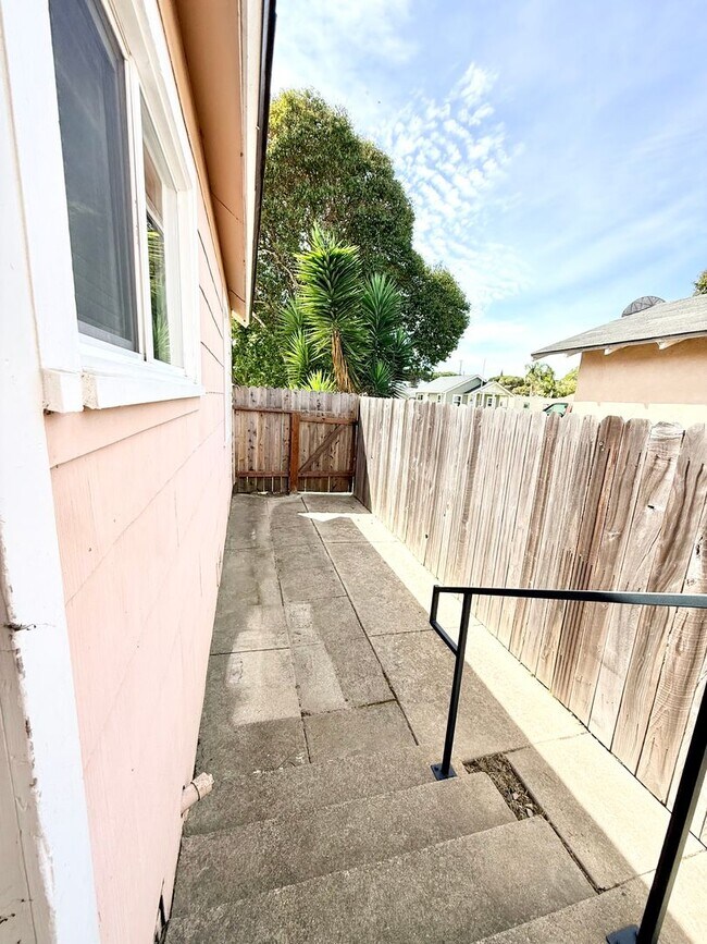 Building Photo - G232-P