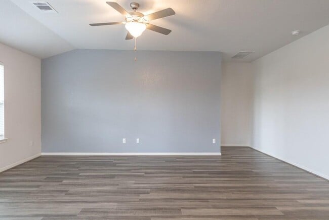 Building Photo - 1605 Gerald Ln