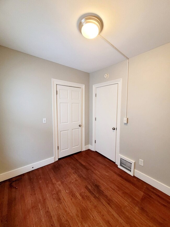 Building Photo - 219 Lane Ave SW