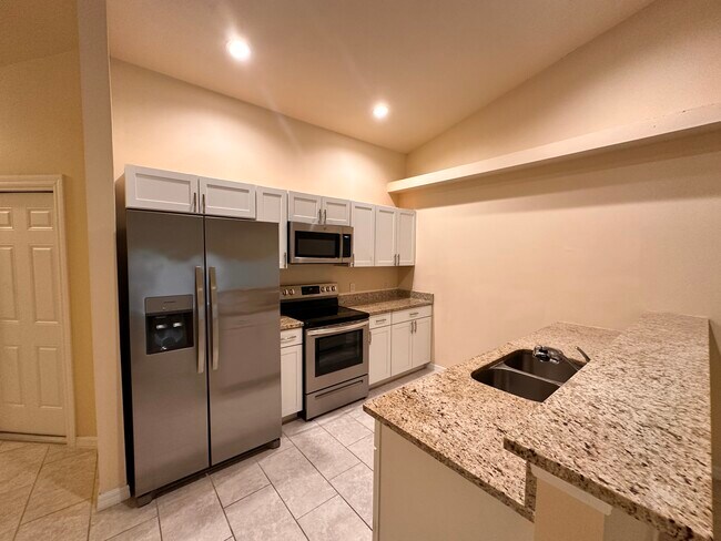 Building Photo - 531 SE 5th Pl