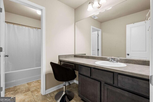 Building Photo - 684 Armitage Way