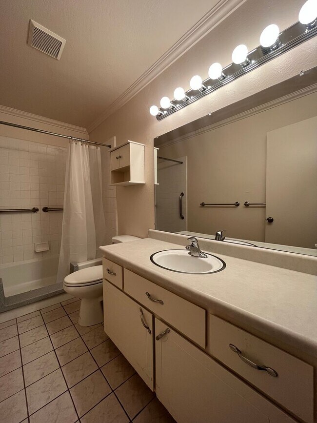 Building Photo - PURE Property Management Presents: Inviting single story two-bedroom condo in Rohnert Park!