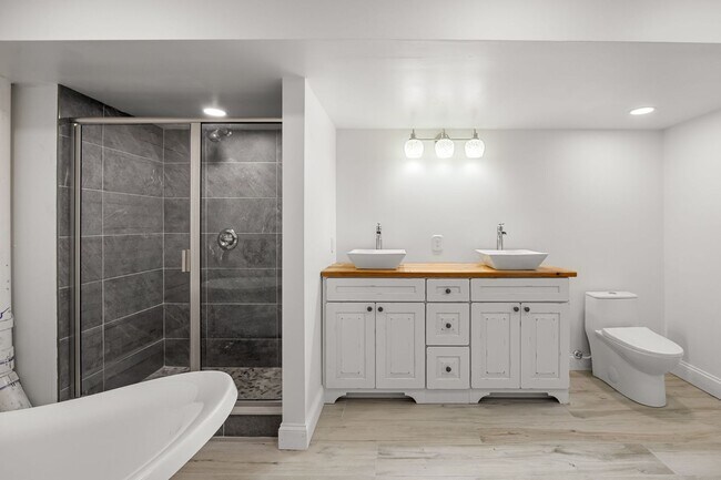 Building Photo - Thiel on 9th