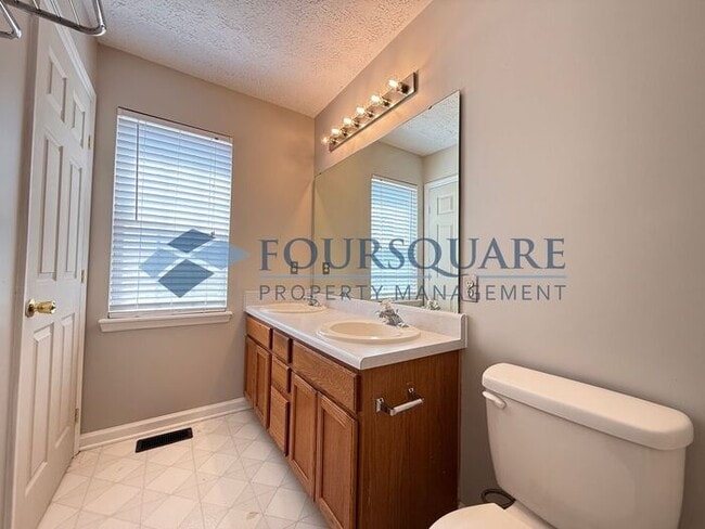 Building Photo - Spacious 4-Bed / 3-Bath Single-Family Home with Sunroom, Fenced Yard. Convenient to Southeast Ral...