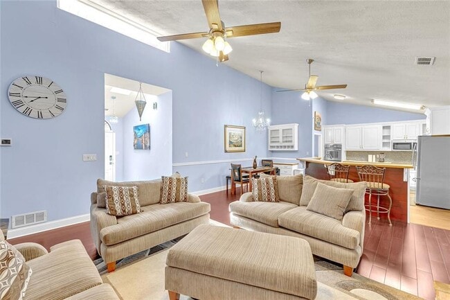 Building Photo - 5575 Milam Rd