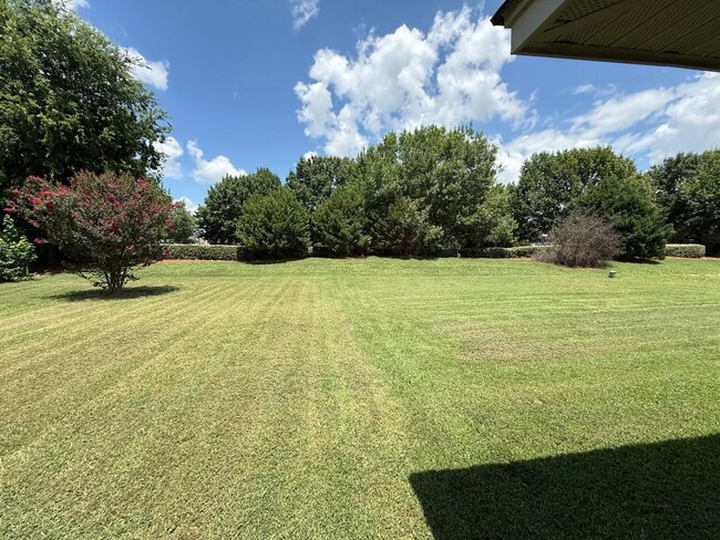 Building Photo - **3 Bed 2 Bath with 2 car garage in Deer Creek** Call our self showing number to schedule a tour ...