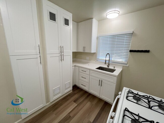 Building Photo - $2,495 - UPDATED 2 bedrooms/1 bathroom Upstairs Unit near Rose Garden!