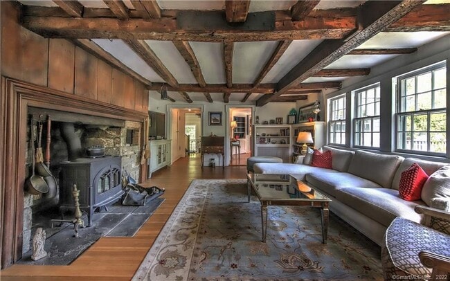 Building Photo - 96 Kings Hwy N