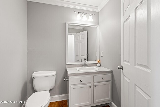 Building Photo - 7 Linden Ave