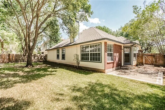 Building Photo - 17002 Hillside Dr