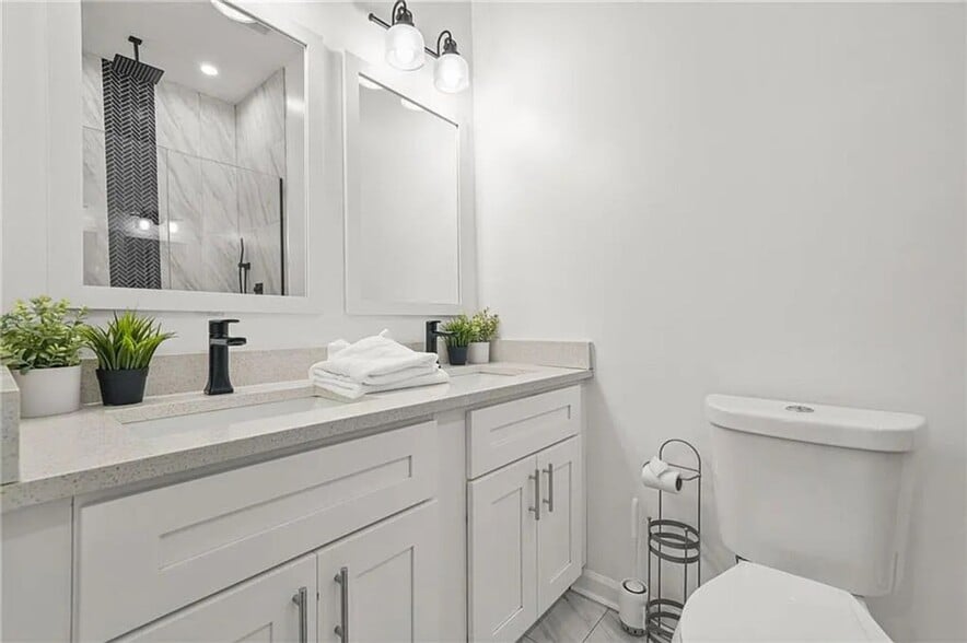 Building Photo - 805 Coleman St SW