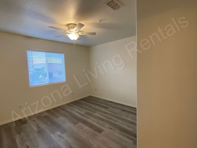 Building Photo - TRUC3490