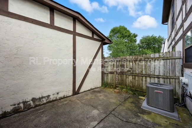 Building Photo - 1094 Farmlane Dr