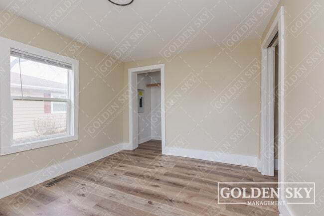 Building Photo - 240 S Main St