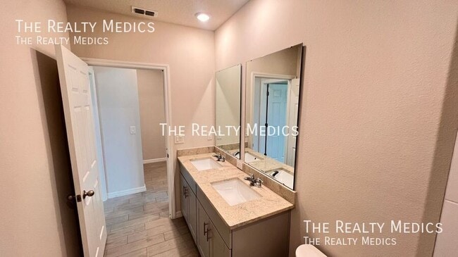 Building Photo - 702 Alta Vista Ct