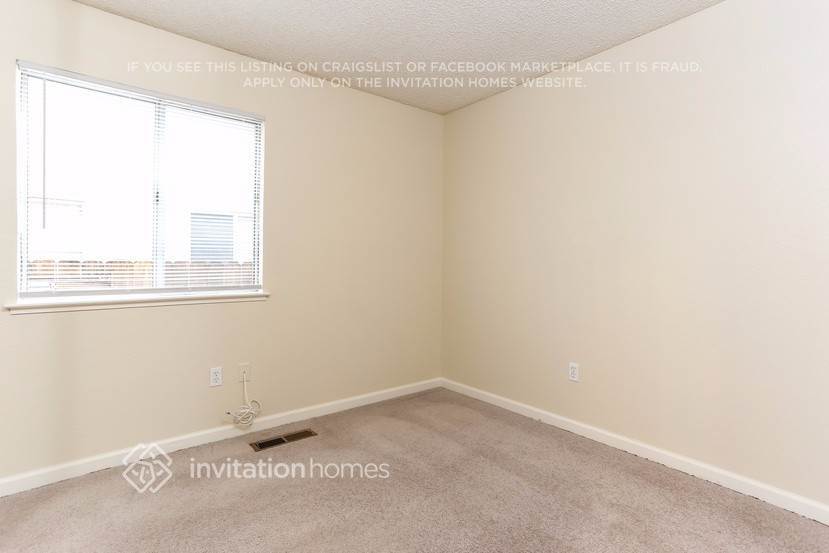 Building Photo - 1080 Mission Cir