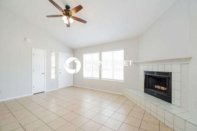 Building Photo - 3 Bedroom Pet-Friendly Home in Tucson, AZ with Main Street Renewal