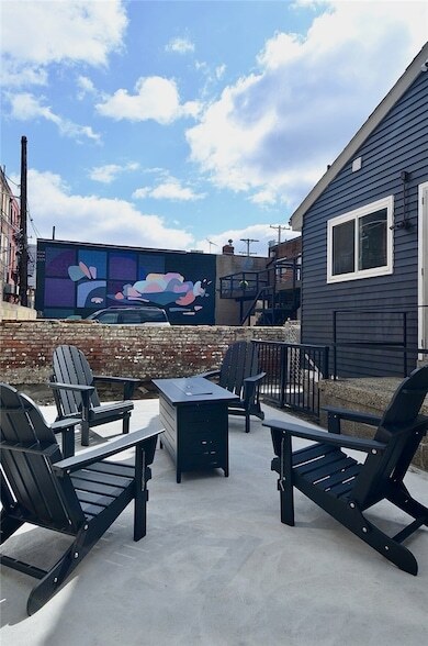 Building Photo - 422 Avery St