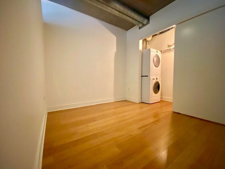 Building Photo - 1926 W Burnside St