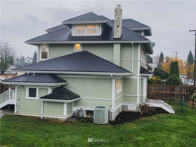 Building Photo - Spacious 5 Bedroom Home in Burlington - Available for Rent