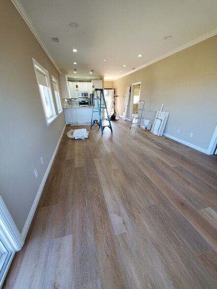 Living area - 6475 Dwane Ave