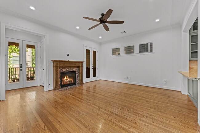 Building Photo - 836 E 24th St
