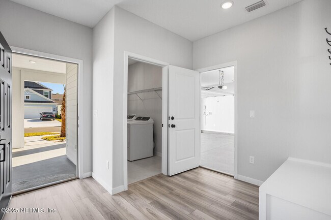 Building Photo - 95999 Surrey Pl