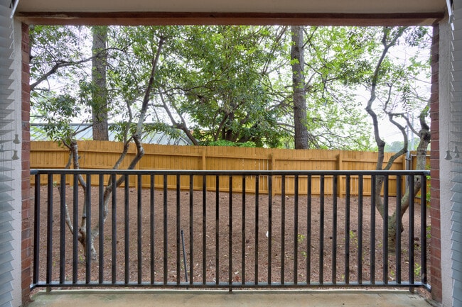 Building Photo - 1850 Cotillion Dr