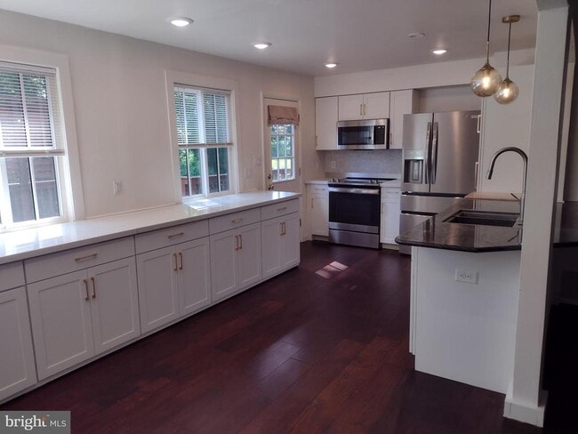 Building Photo - 64 Bogle Dr