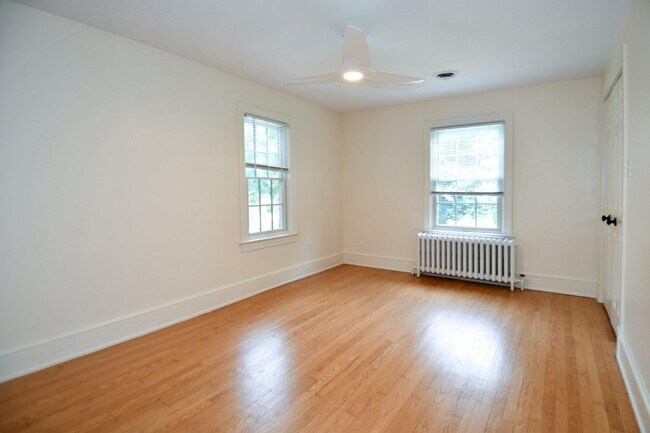 Building Photo - 2608 Fordham Rd