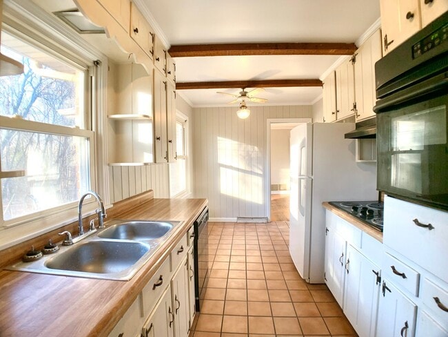 Building Photo - 30 Bunker Hill Rd