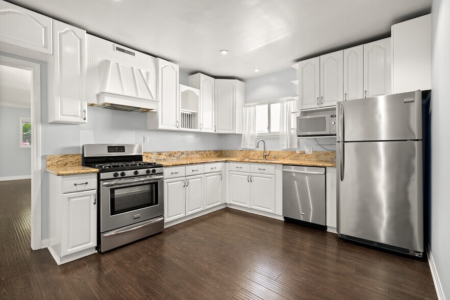 kitchen - 1766 Carmona Ave