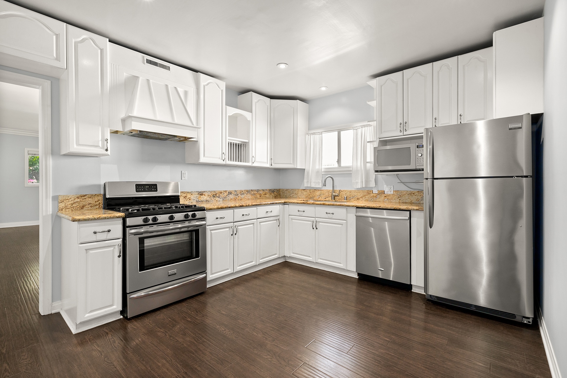 kitchen - 1766 Carmona Ave