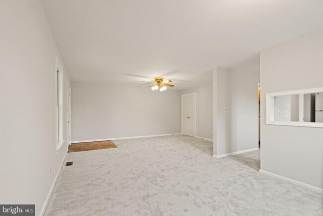 Building Photo - 318 Evergreen Mills Rd